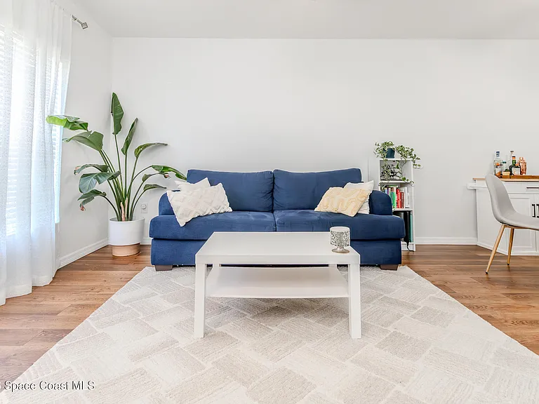 1390 Hampton Park Ln — Photo 3