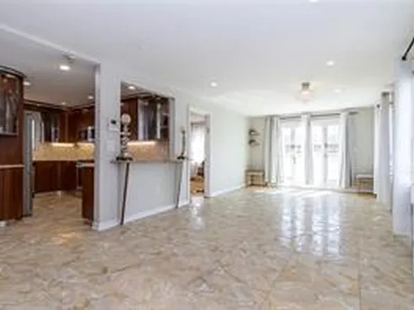 2613 East 65th Street image 14 of 31