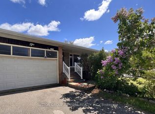 73 Hove St, Toronto, ON M3H4Z2