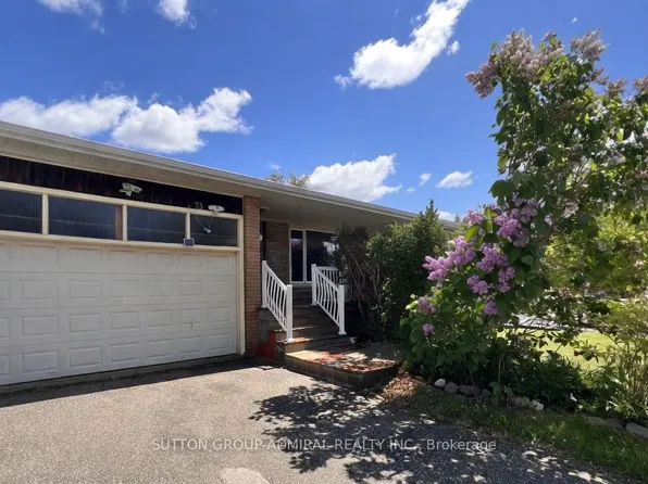73 Hove St, Toronto, ON M3H 4Z2
