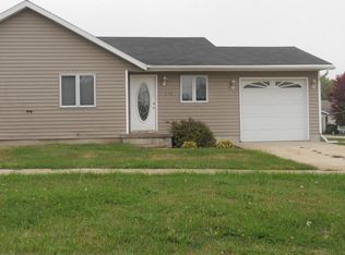 1112 E 10th St S, Newton, IA 50208