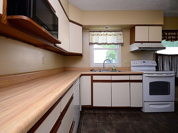 3rd image of 901 W 27th Ave