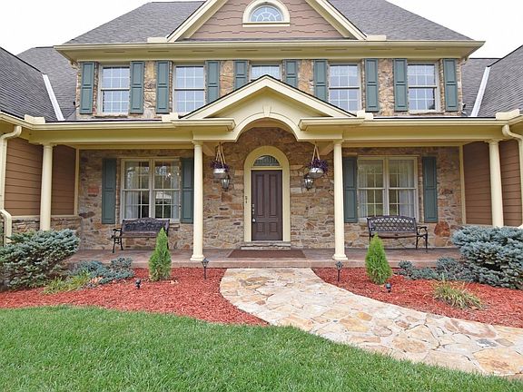 3rd image of 5467 Charleston Woods Dr