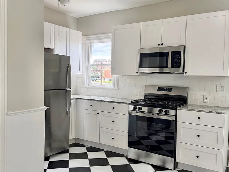 64 Trinity Pl — Photo 6
