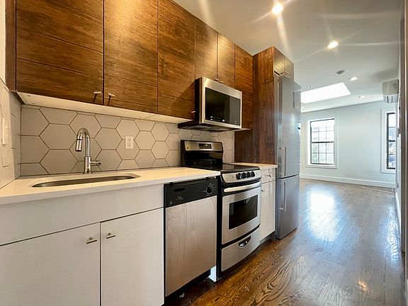 4th image of 1091 Bedford Ave #2F