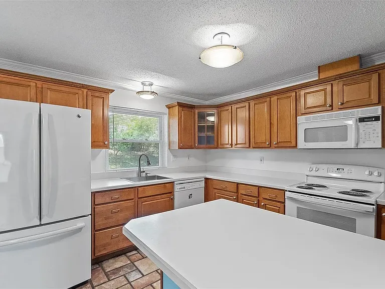 11481 Burgess Ave — Photo 9