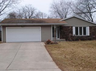 1620 Oak Leaf Dr, Green Bay, WI 54304