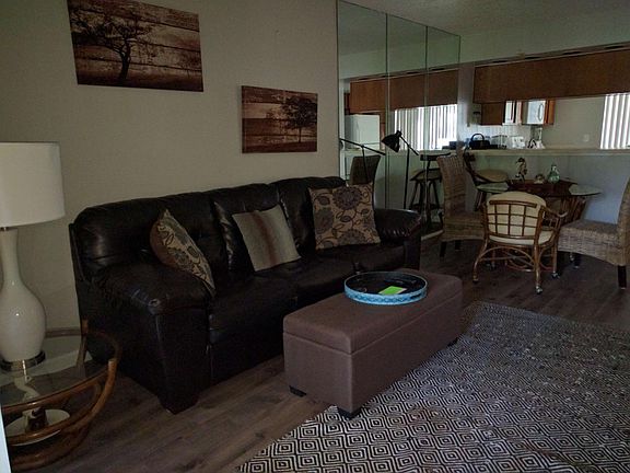 3rd image of 129 Woodlake Wynde
