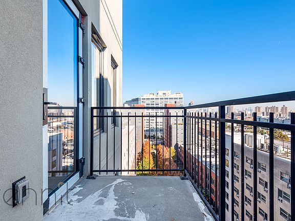 3rd image of 58 Vanderbilt Ave #9N
