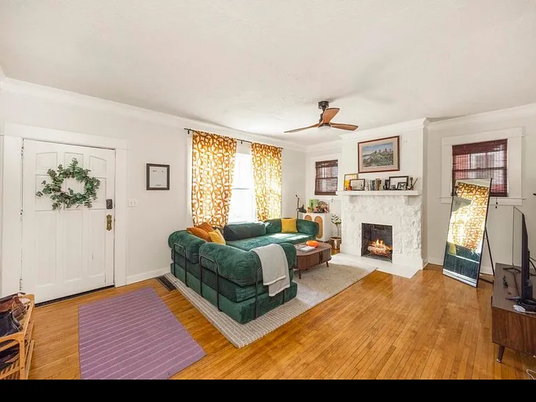 1011 Calvert St — Photo 2