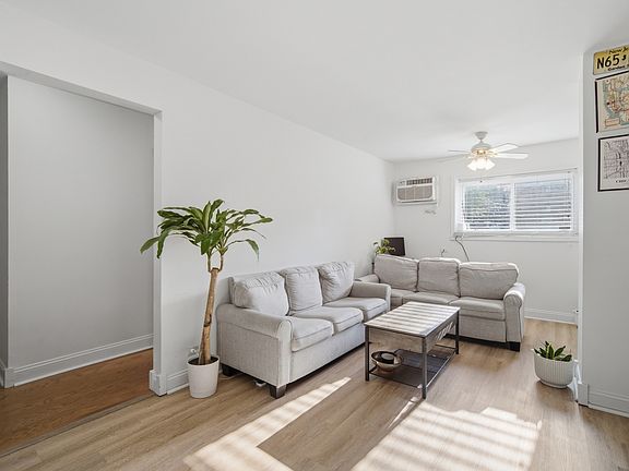 3rd image of 427 S Elmwood Ave APT 2