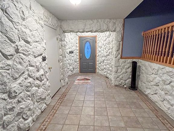 4th image of 591 Edward Ln