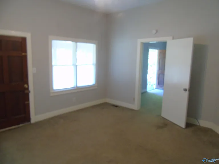 517 Oshaughnessy Ave NE — Photo 5