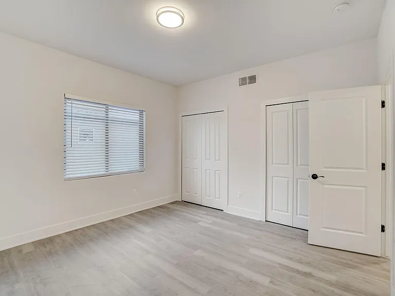 primary suite with 2 closets and 9' ceiling