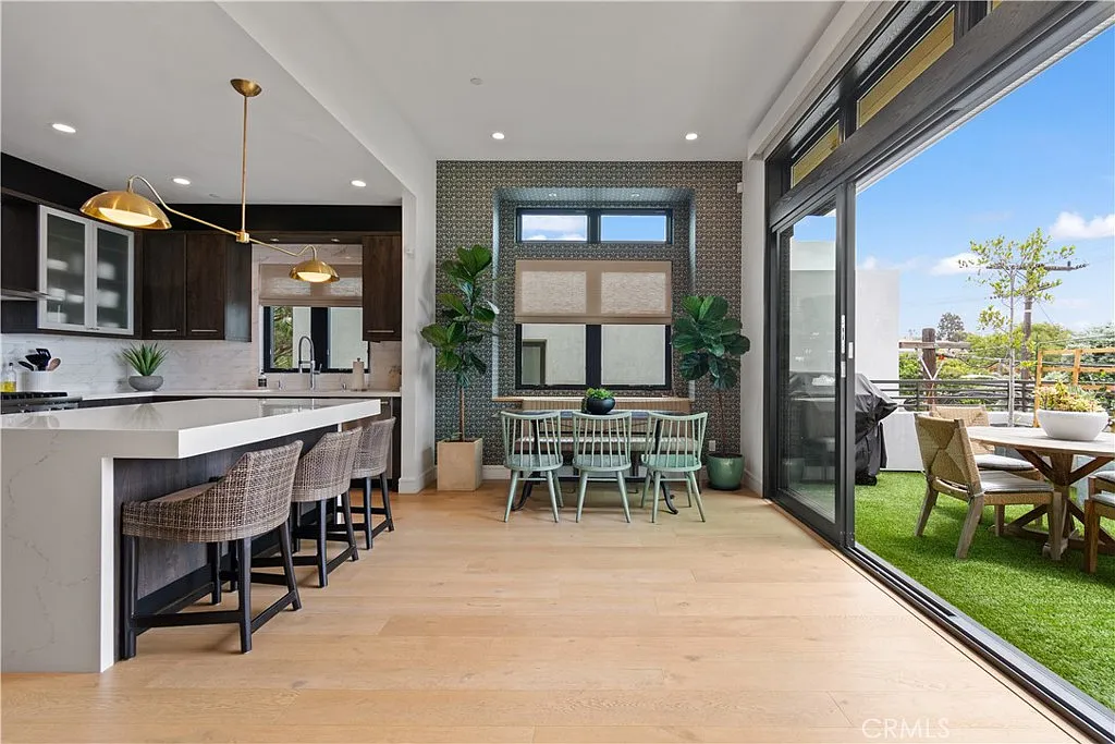3 bed, 2.5 bath, 1920 sqft, $14,000 — Photo 1