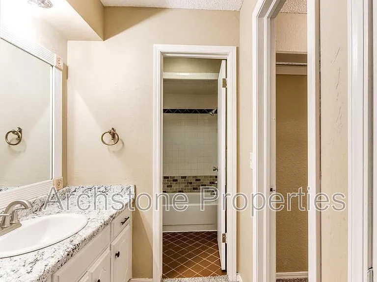 6605 Lyrewood Ln — Photo 19