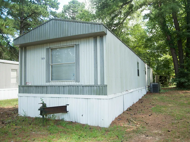 1035 Hickory St — Photo 12