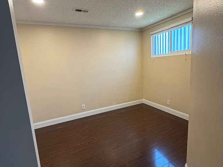 905 Michelle Ct — Photo 17