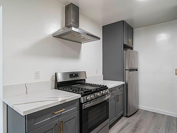 5th image of 167 S Oak Knoll Ave APT 12
