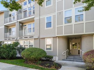 3 Harvest Dr #210, North Andover, MA 01845