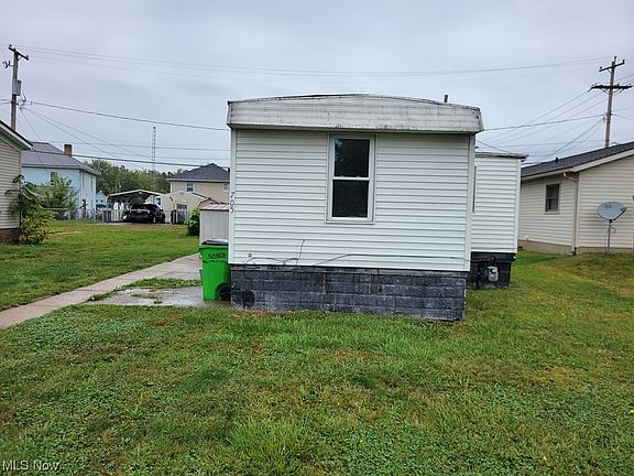 3rd image of 705 W 1st St