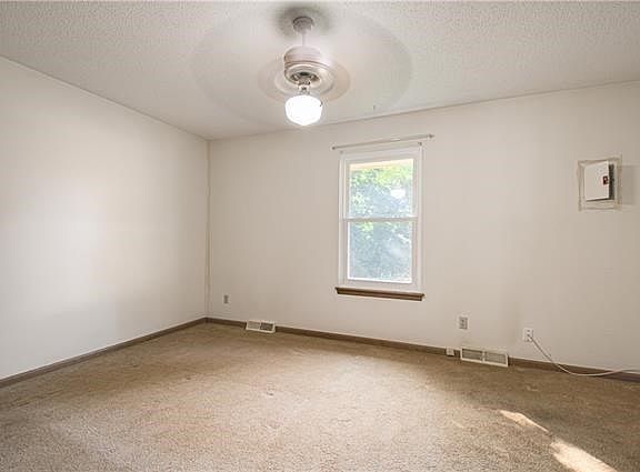 4th image of 301 Lee Dr