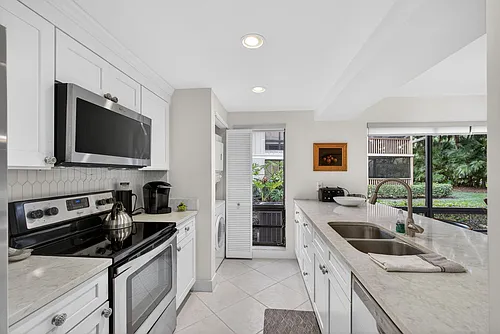 611 Brackenwood Cv Photo 1
