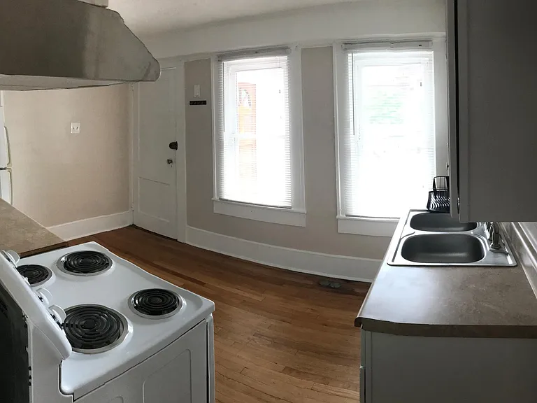 1069 Haywood Rd #4 — Photo 2