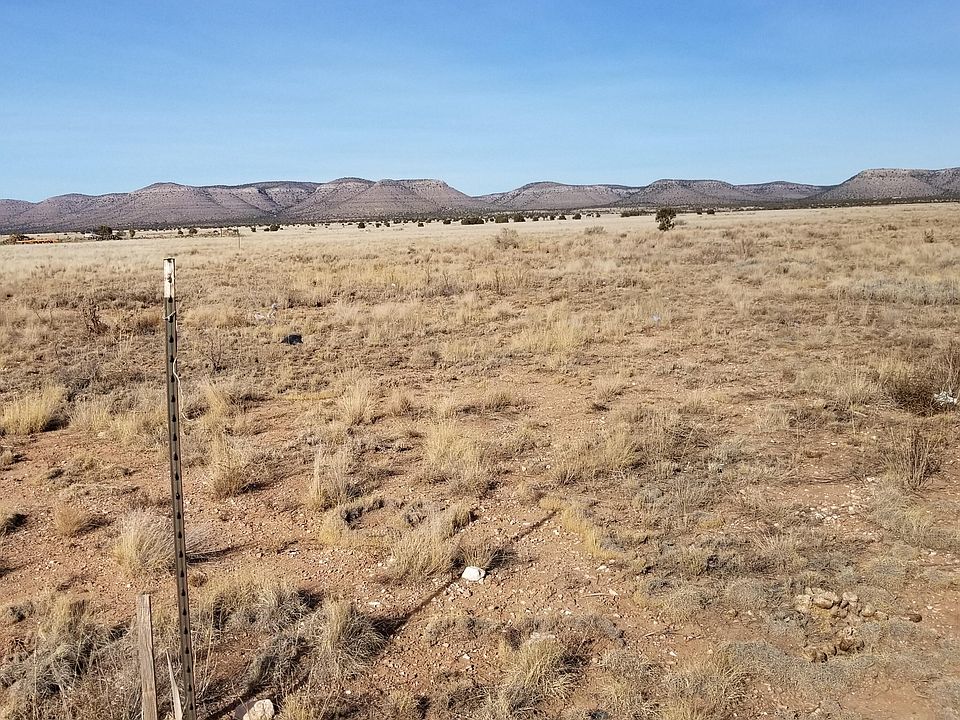 2nd image of 3124 W Malapai Rd