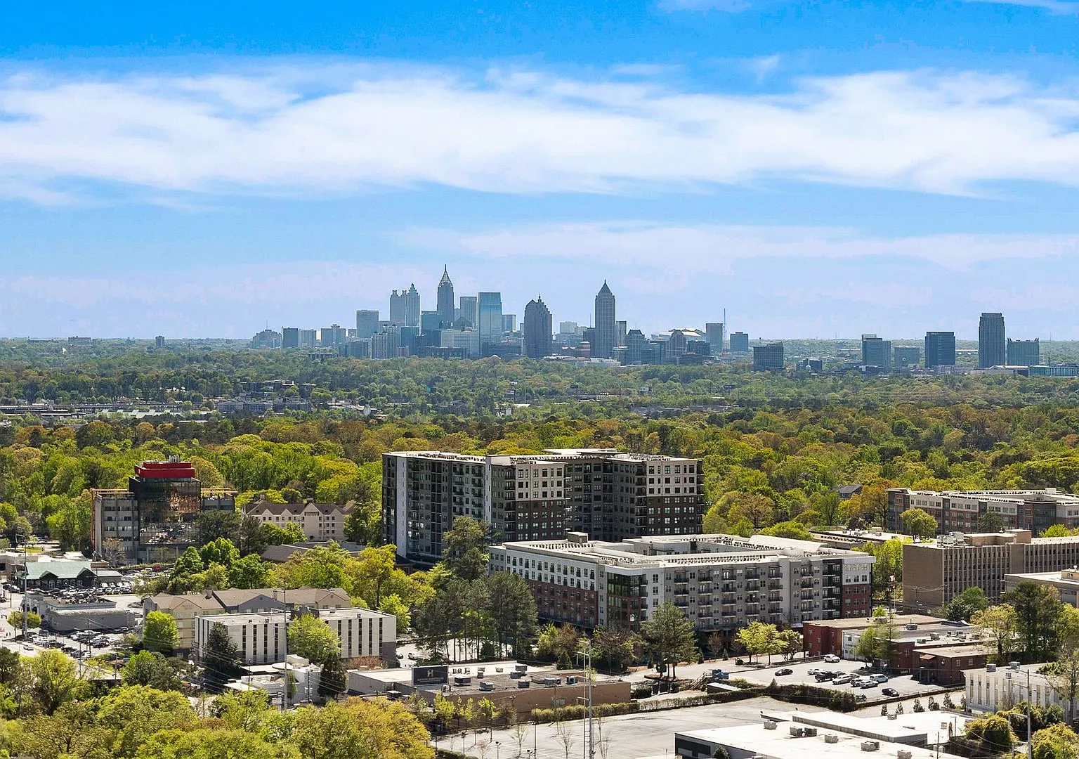 Spacious 1 Bedroom Condo in Heart of Buckhead with Stunning Downtown Views! — Photo 2
