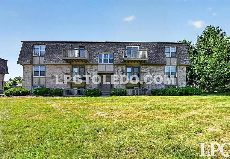 811 Hilltop Ln #201 — Photo 3