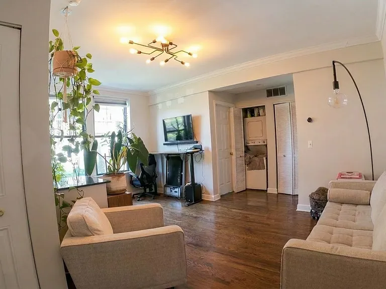 W Cornelia Ave — Photo 1