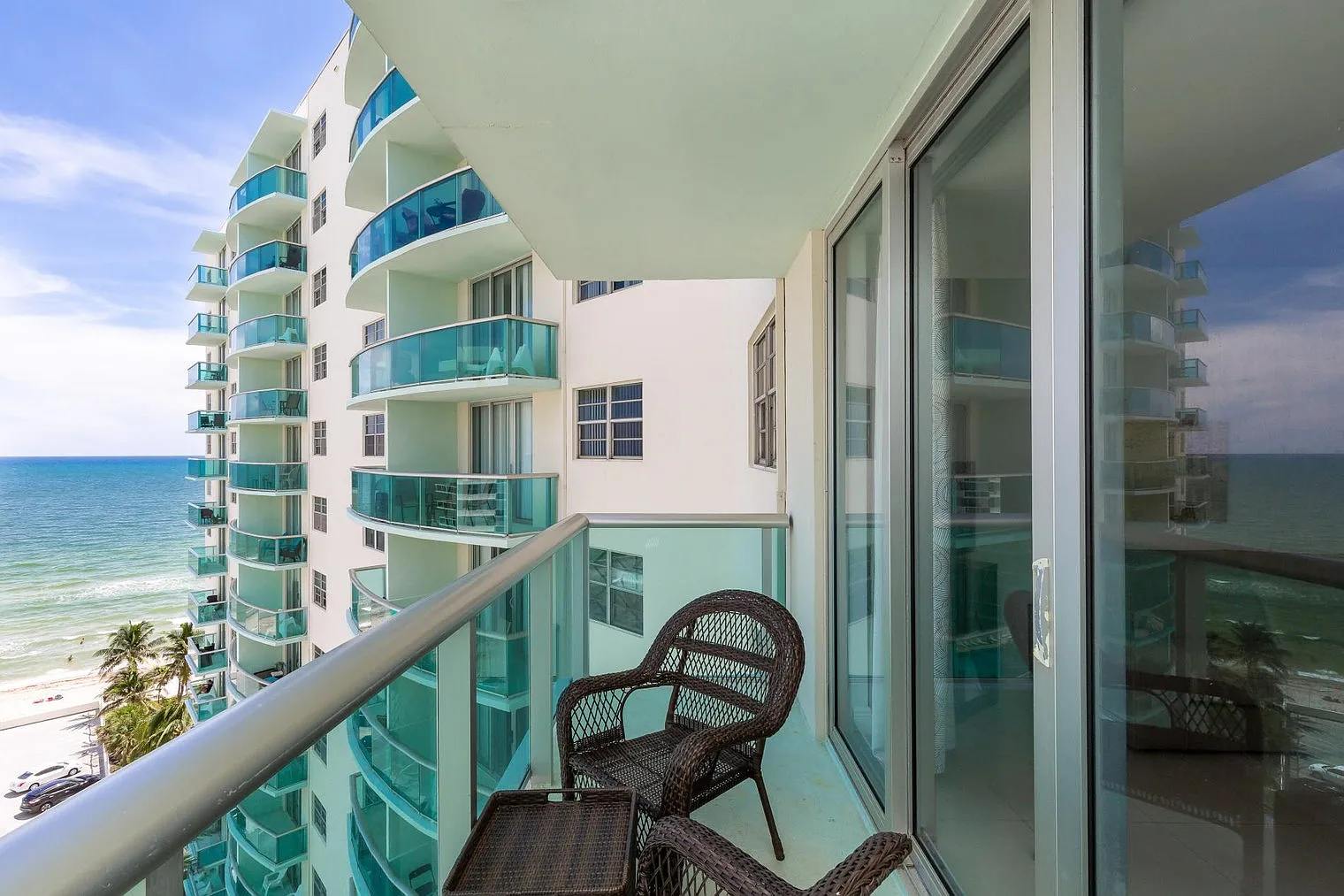 1 bed, 1.0 bath, 871 sqft, $5,431 — Photo 3