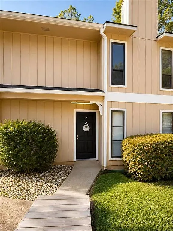 3 bed, 3.0 bath, 1566 sqft, $1,800 — Photo 1