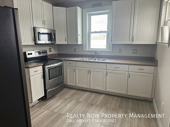 5th image of 9474 Roxbury Rd