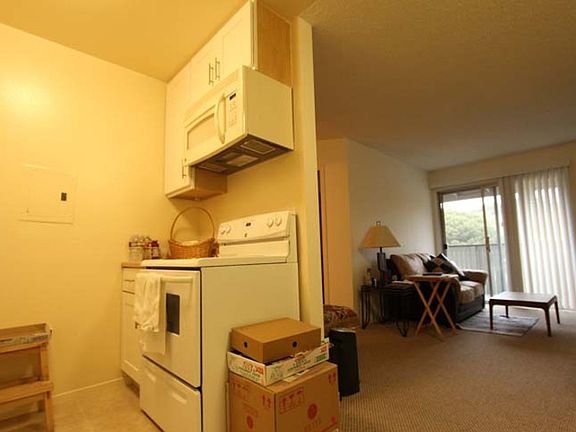 2nd image of 1126 Cherry Ave APT 21