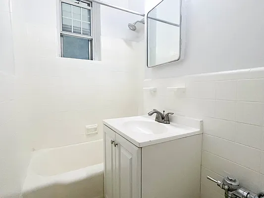 Rented by Cayenne Realty Group | media 10