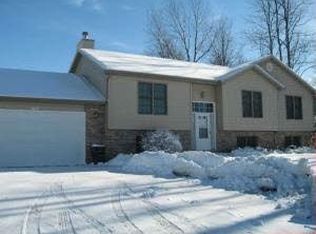 915 Bonnie Brae Ln, Lake Geneva, WI 53147