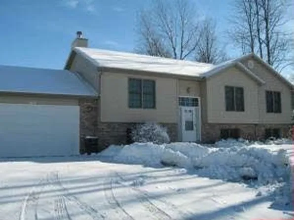 915 Bonnie Brae Ln, Lake Geneva, WI 53147