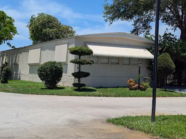 1817 Dolphin Pl, Deerfield Beach, FL 33442