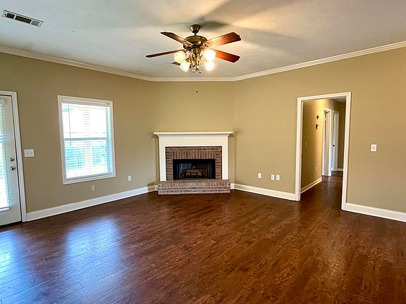 5th image of 205 Edgewater Branch Dr