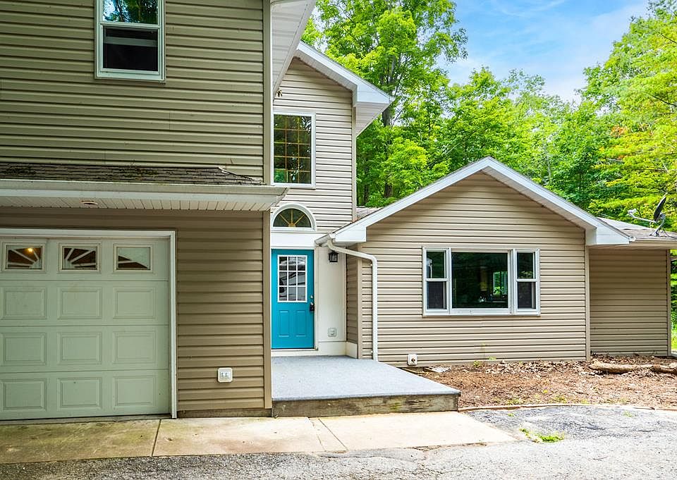 1st image of 8168 Chateau Dr