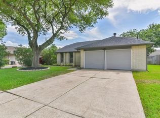 10844 E Idlewood Dr, La Porte, TX 77571