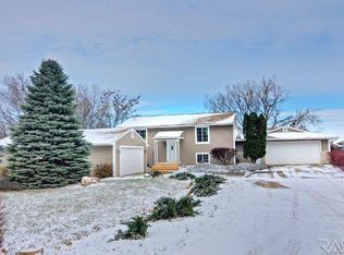 8008 W 42nd St, Sioux Falls, SD 57106