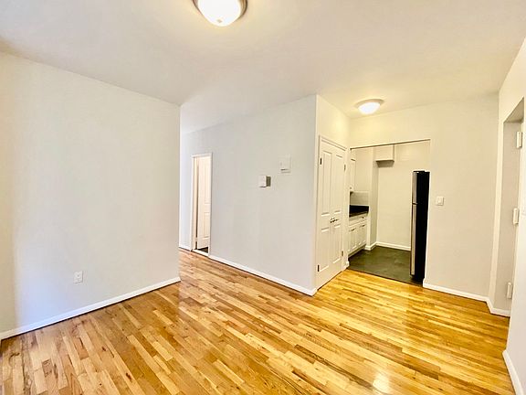 3rd image of 142 Saint Pauls Pl APT 1F