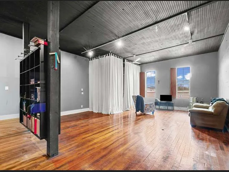 217 W Washington St — Photo 4