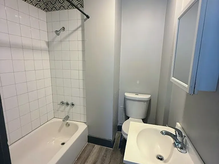 560 Schiller Ave — Photo 7