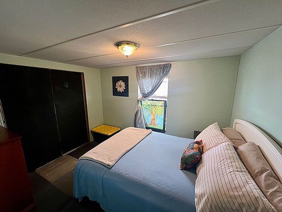 5th image of 8910 Hollywood Dr