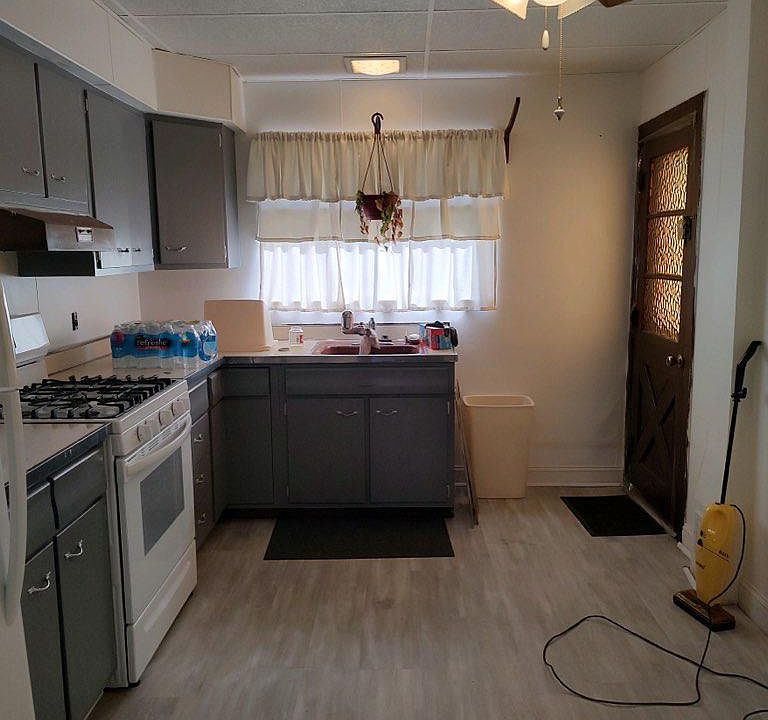 2nd image of 1126 Tree St