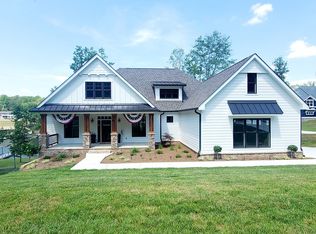 1726 Bayfront Dr, Soddy Daisy, TN 37379